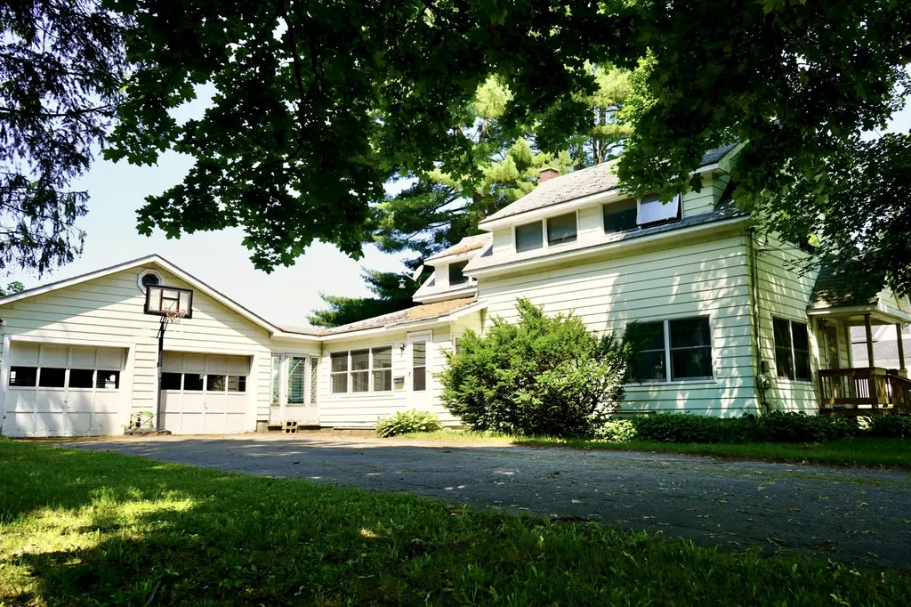 262 Hartland Avenue Pittsfield ME 04967
