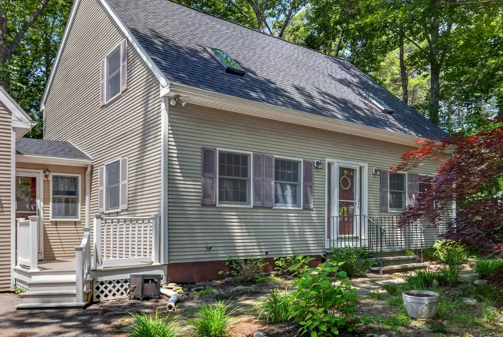 40 Forest Hill Bucksport ME 04416