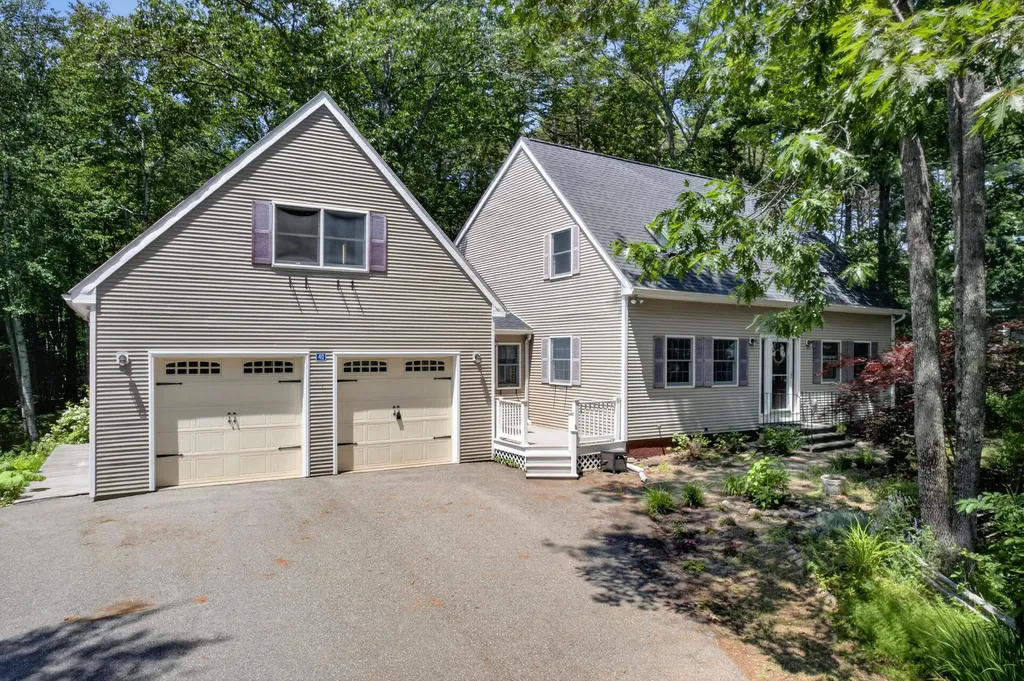 40 Forest Hill Bucksport ME 04416