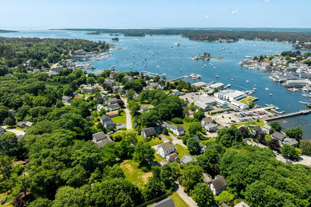 25 Campbell Street Boothbay Harbor ME 04538