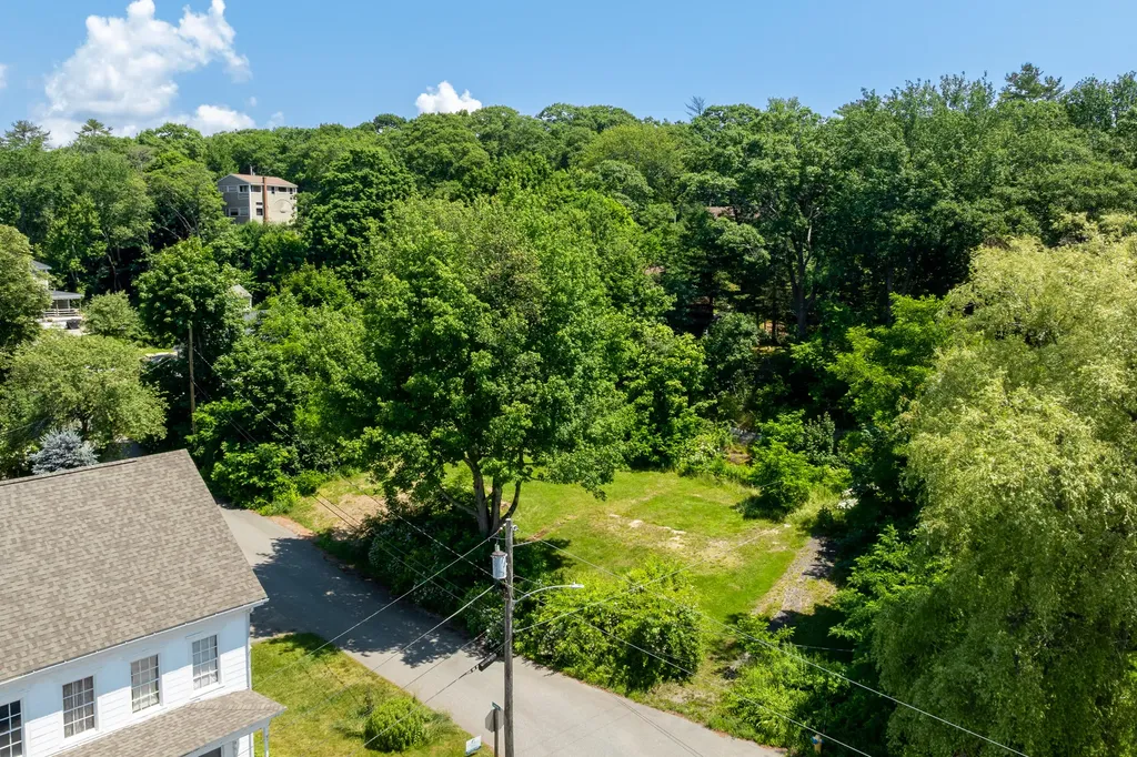 25 Campbell Street Boothbay Harbor ME 04538