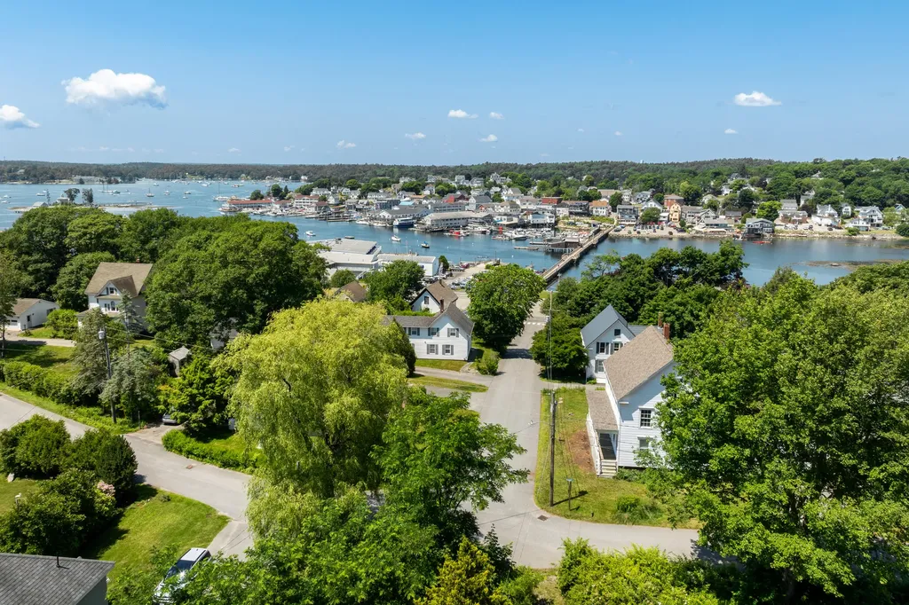 25 Campbell Street Boothbay Harbor ME 04538