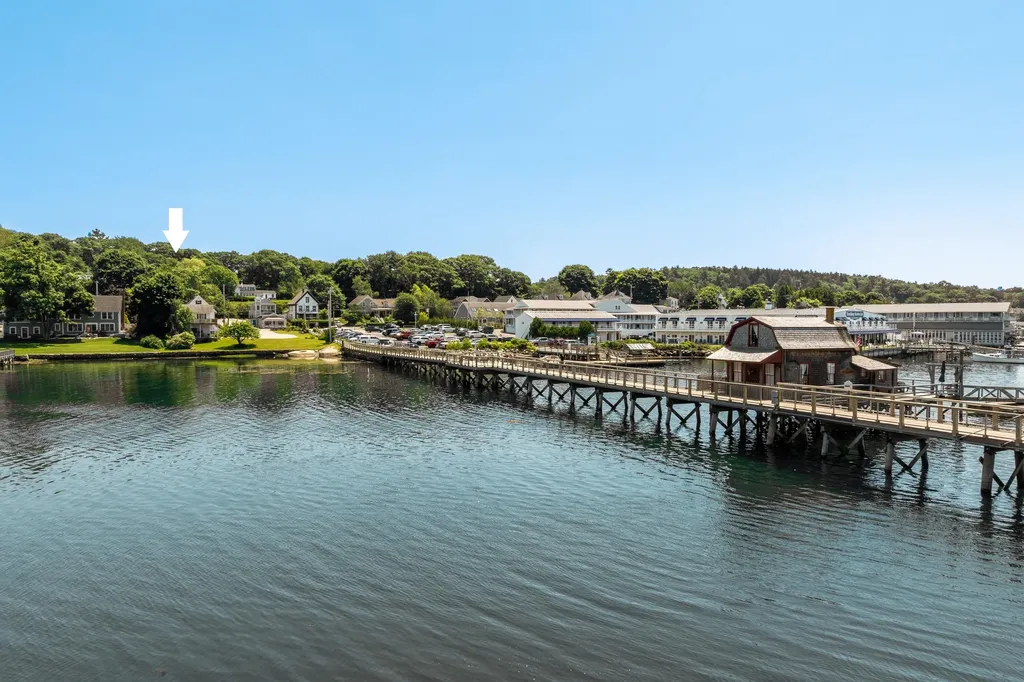 25 Campbell Street Boothbay Harbor ME 04538