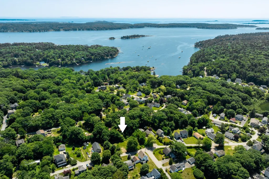 25 Campbell Street Boothbay Harbor ME 04538