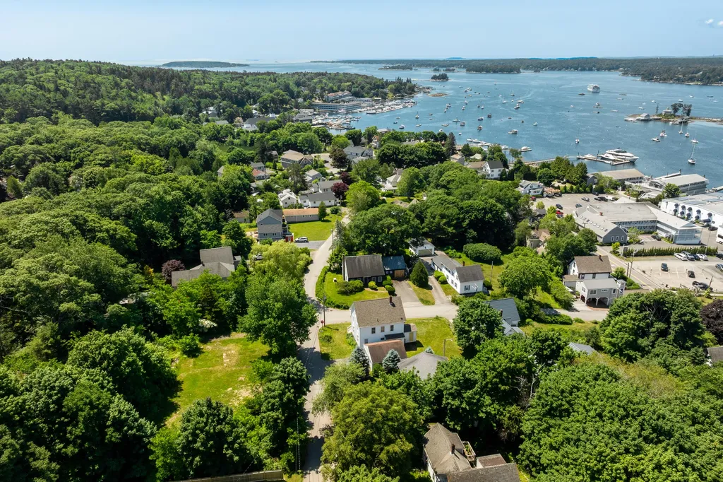 25 Campbell Street Boothbay Harbor ME 04538