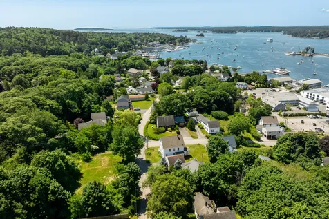 25 Campbell Street Boothbay Harbor ME 04538