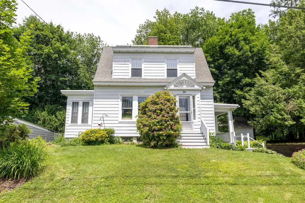 20 Fairlawn Avenue Lewiston ME 04240