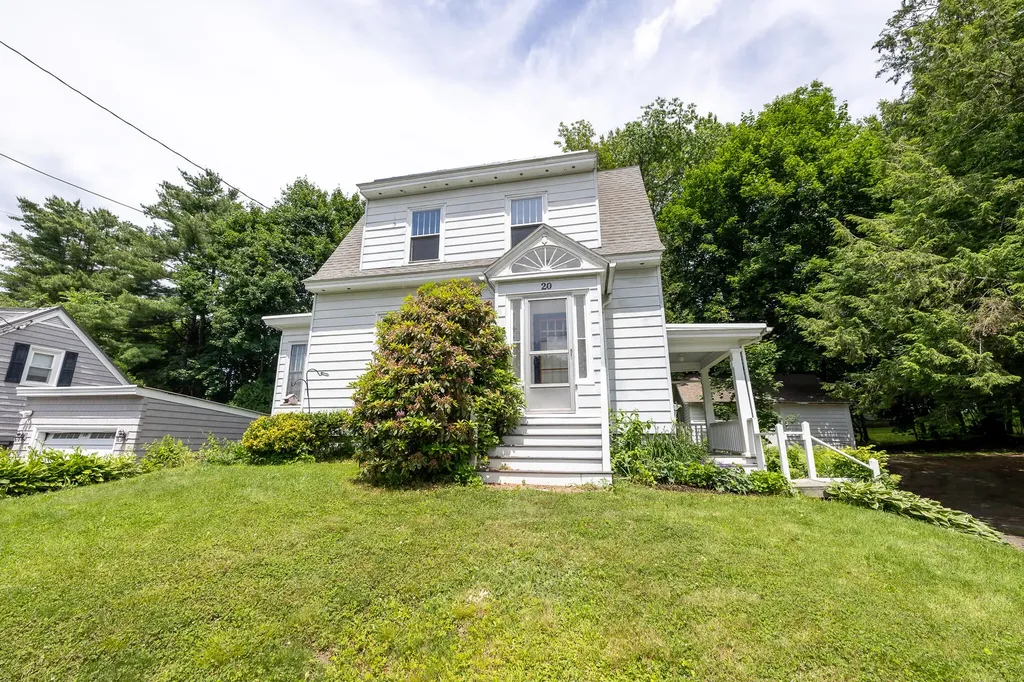 20 Fairlawn Avenue Lewiston ME 04240