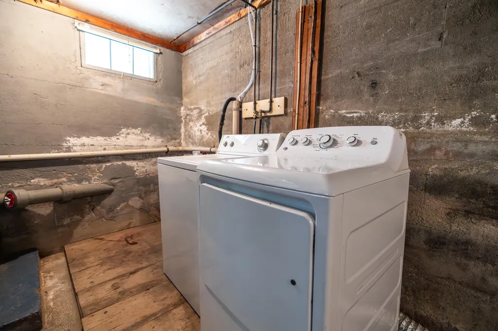 20 Fairlawn Avenue Lewiston ME 04240