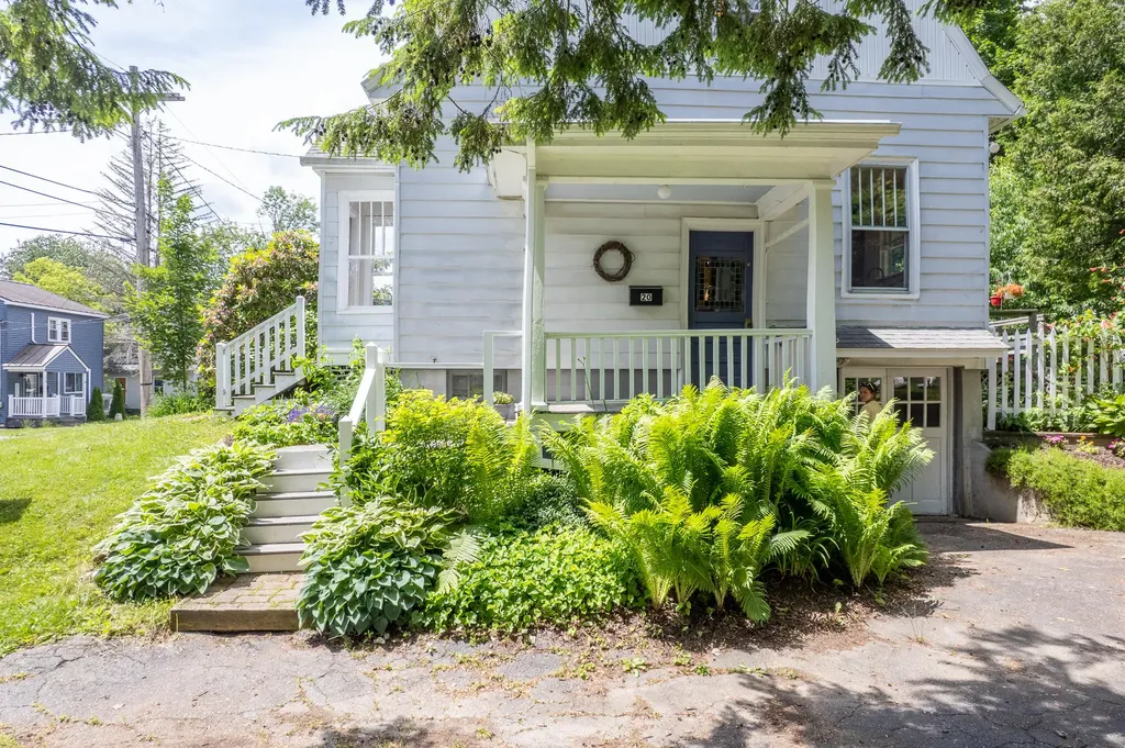 20 Fairlawn Avenue Lewiston ME 04240