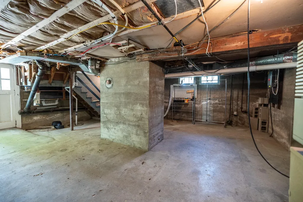 20 Fairlawn Avenue Lewiston ME 04240