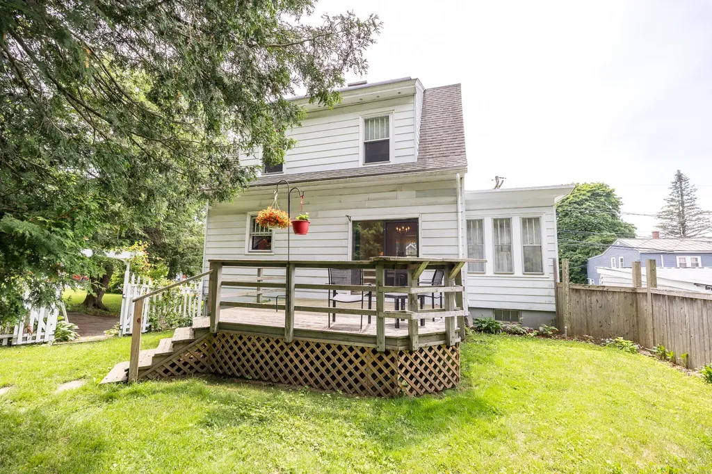 20 Fairlawn Avenue Lewiston ME 04240