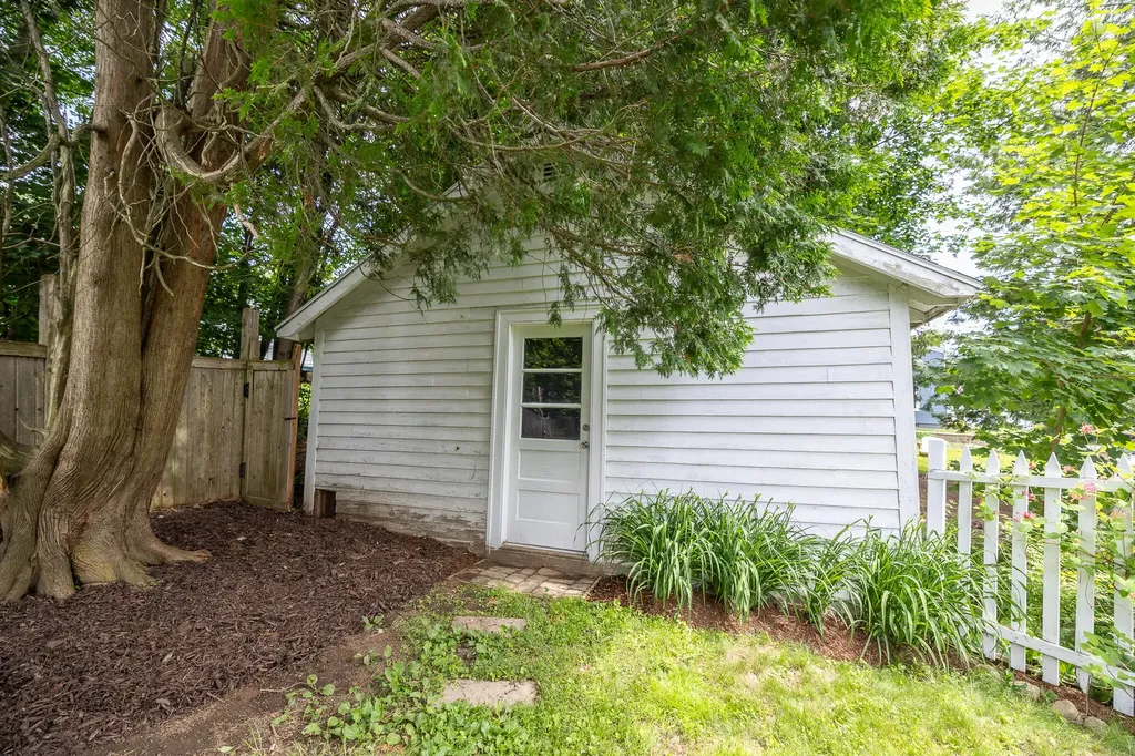 20 Fairlawn Avenue Lewiston ME 04240