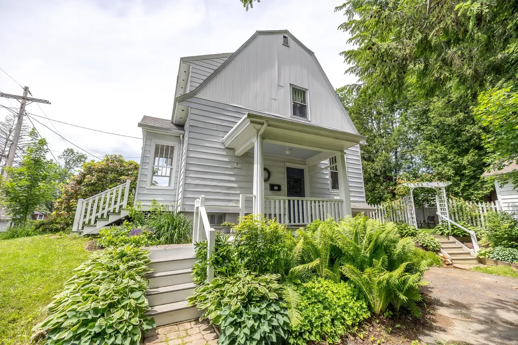 20 Fairlawn Avenue Lewiston ME 04240