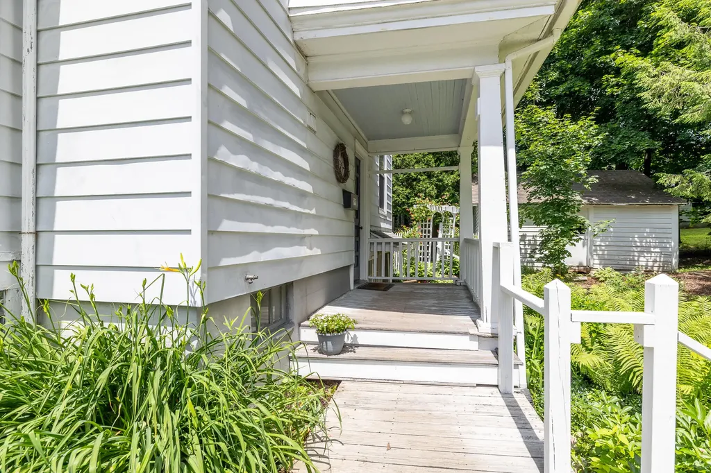 20 Fairlawn Avenue Lewiston ME 04240