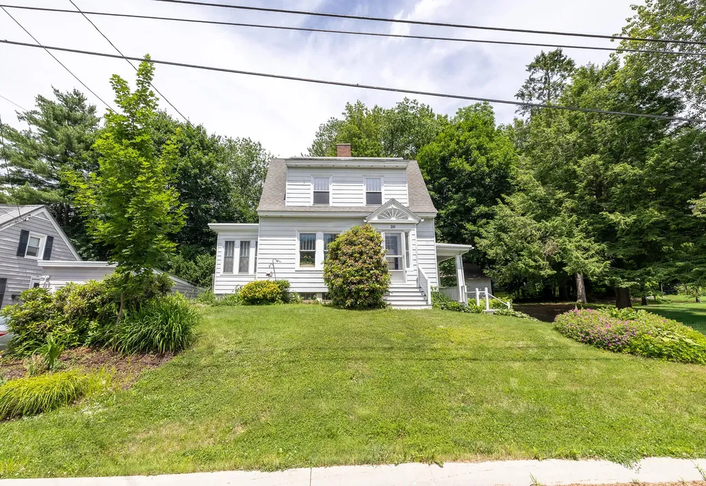 20 Fairlawn Avenue Lewiston ME 04240