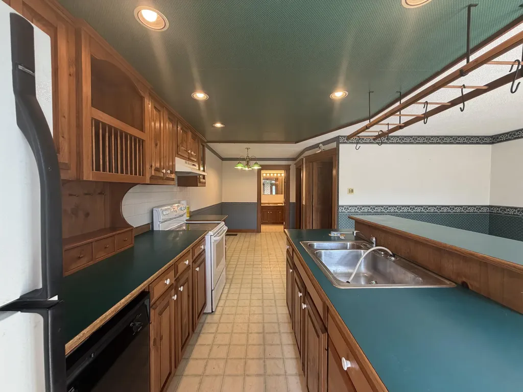 533 W Broadway Lincoln ME 04457