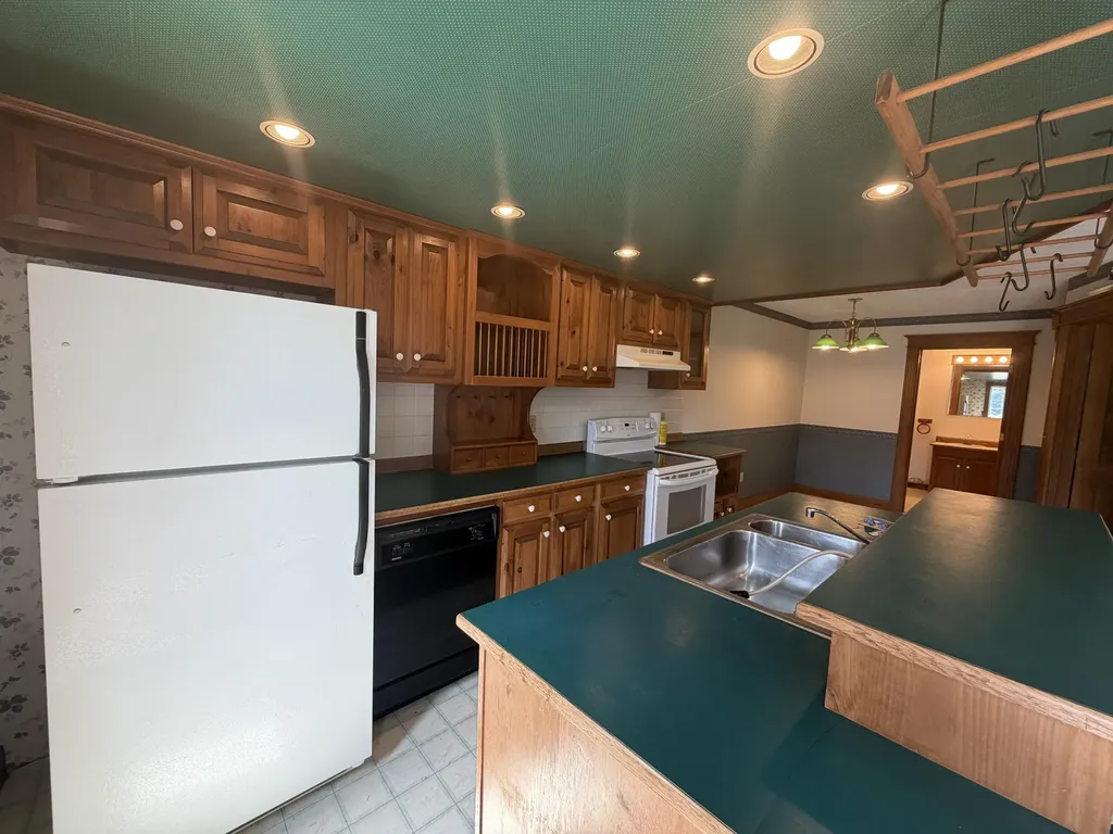 533 W Broadway Lincoln ME 04457