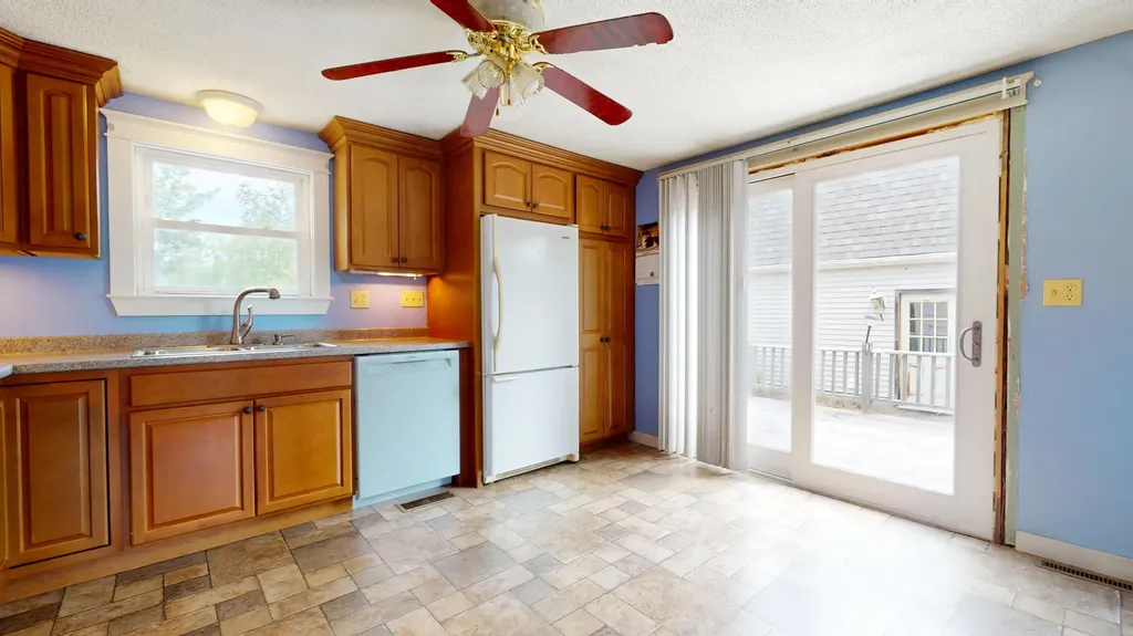 533 W Broadway Lincoln ME 04457
