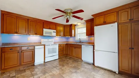 533 W Broadway Lincoln ME 04457
