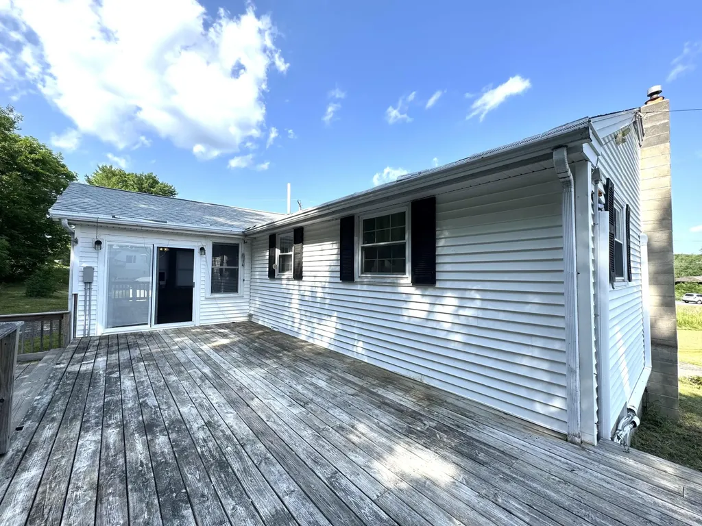 902 Eastern Avenue Augusta ME 04330