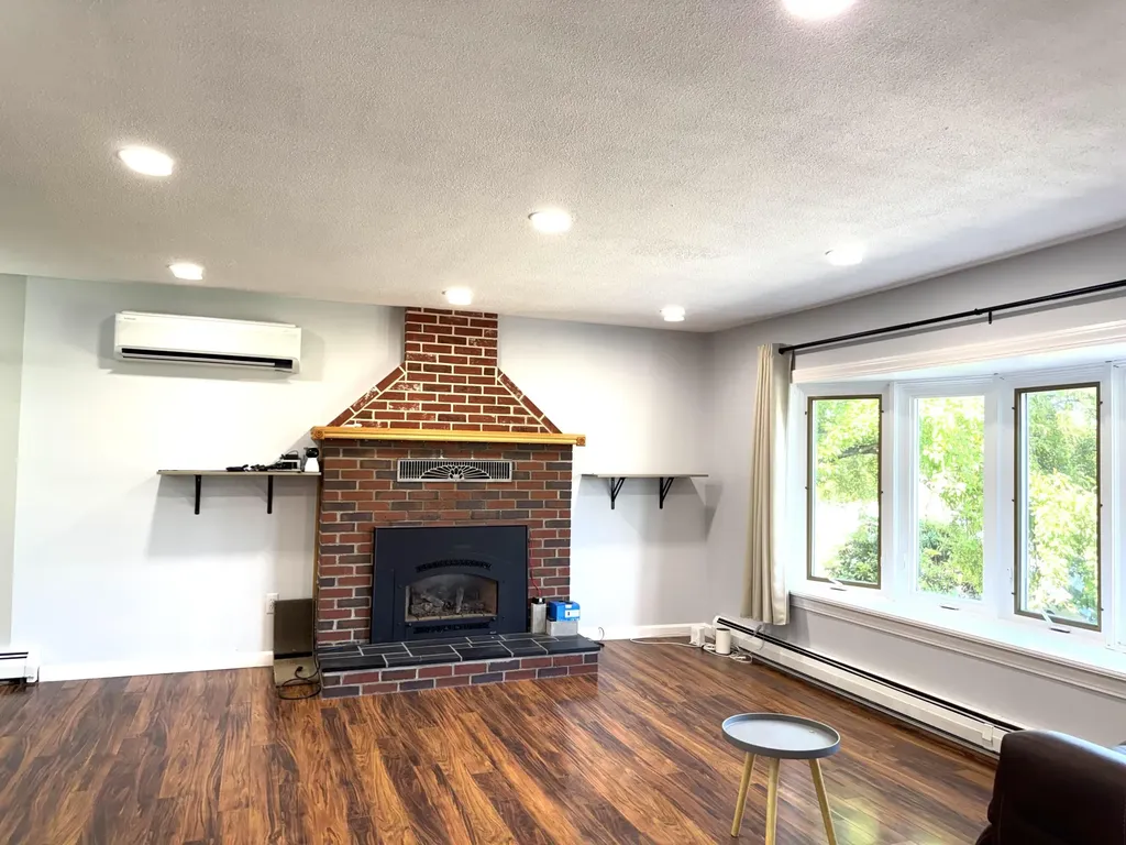 902 Eastern Avenue Augusta ME 04330