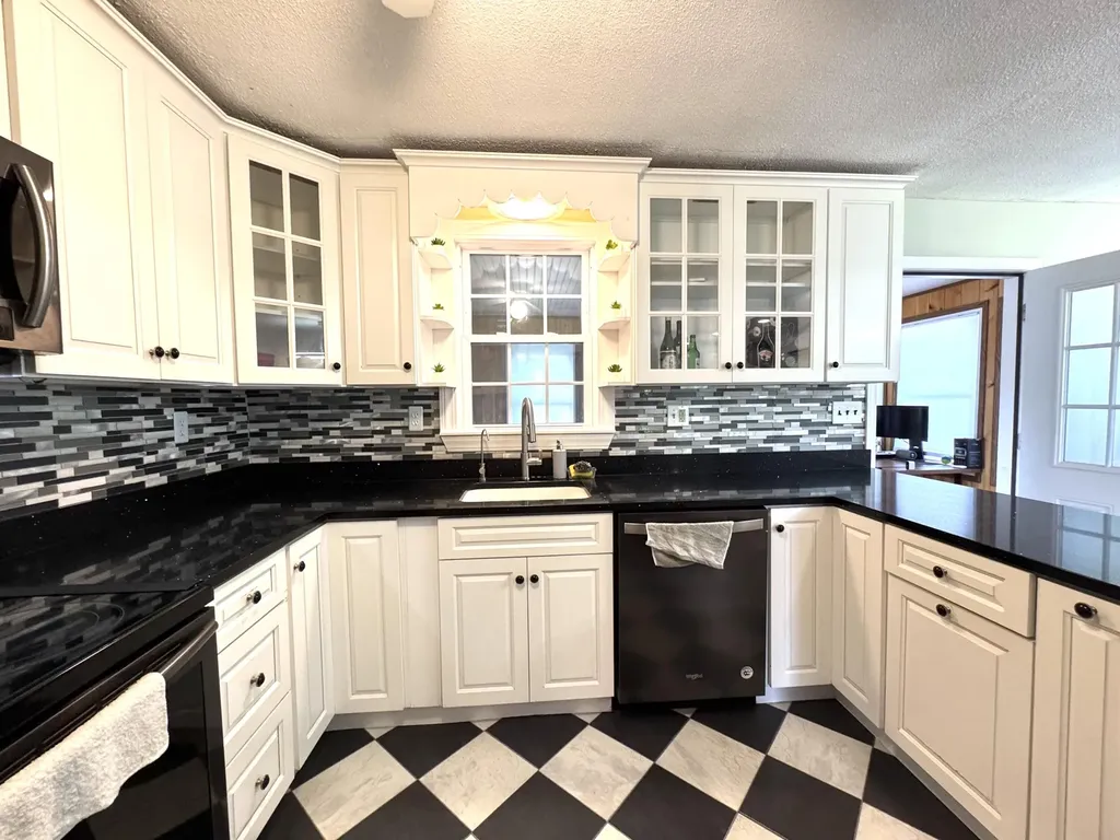 902 Eastern Avenue Augusta ME 04330