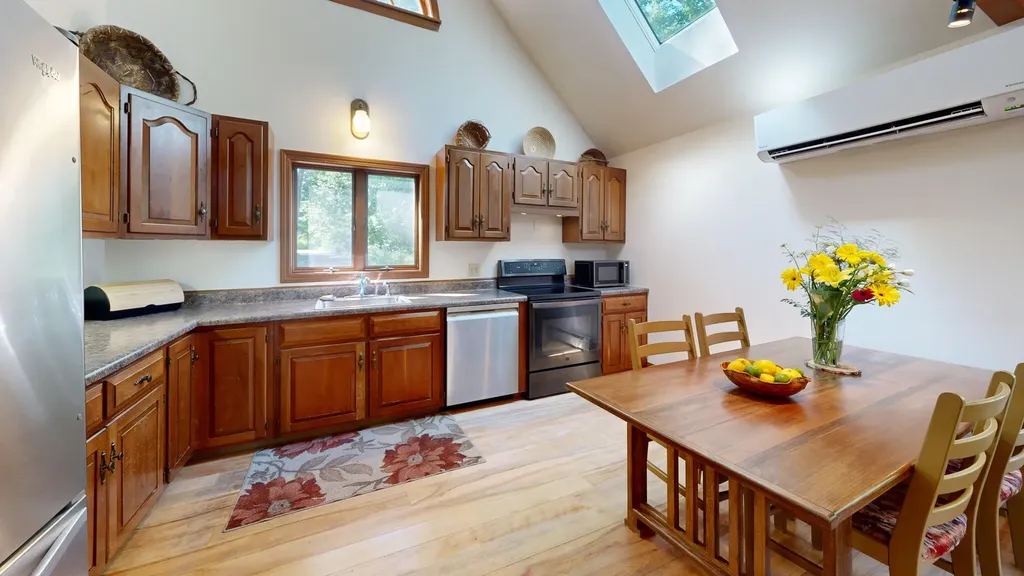 43 Lakeman Lane Thomaston ME 04861