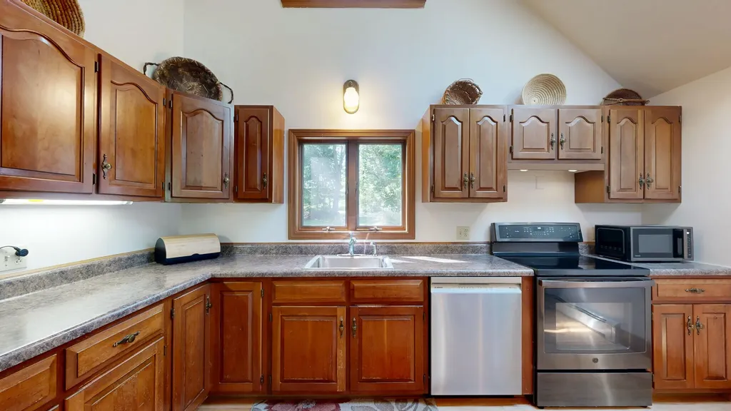 43 Lakeman Lane Thomaston ME 04861