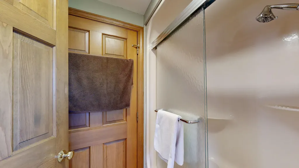 43 Lakeman Lane Thomaston ME 04861