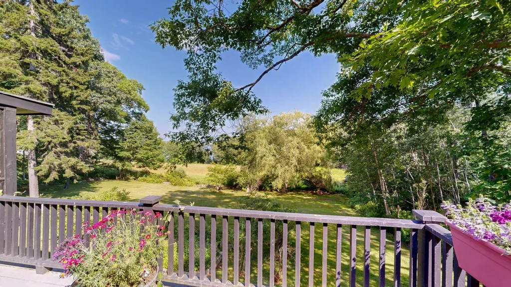 43 Lakeman Lane Thomaston ME 04861