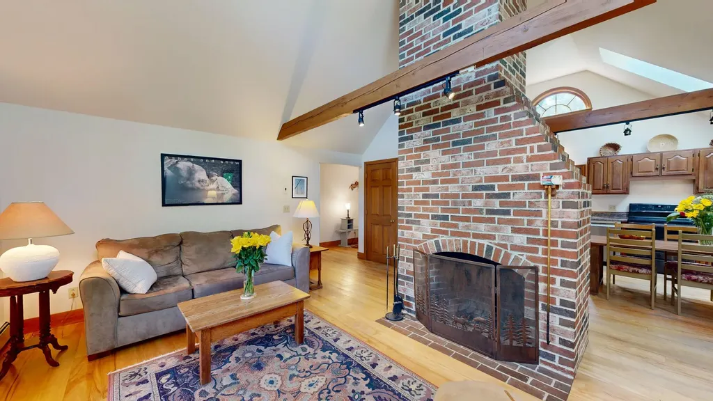 43 Lakeman Lane Thomaston ME 04861