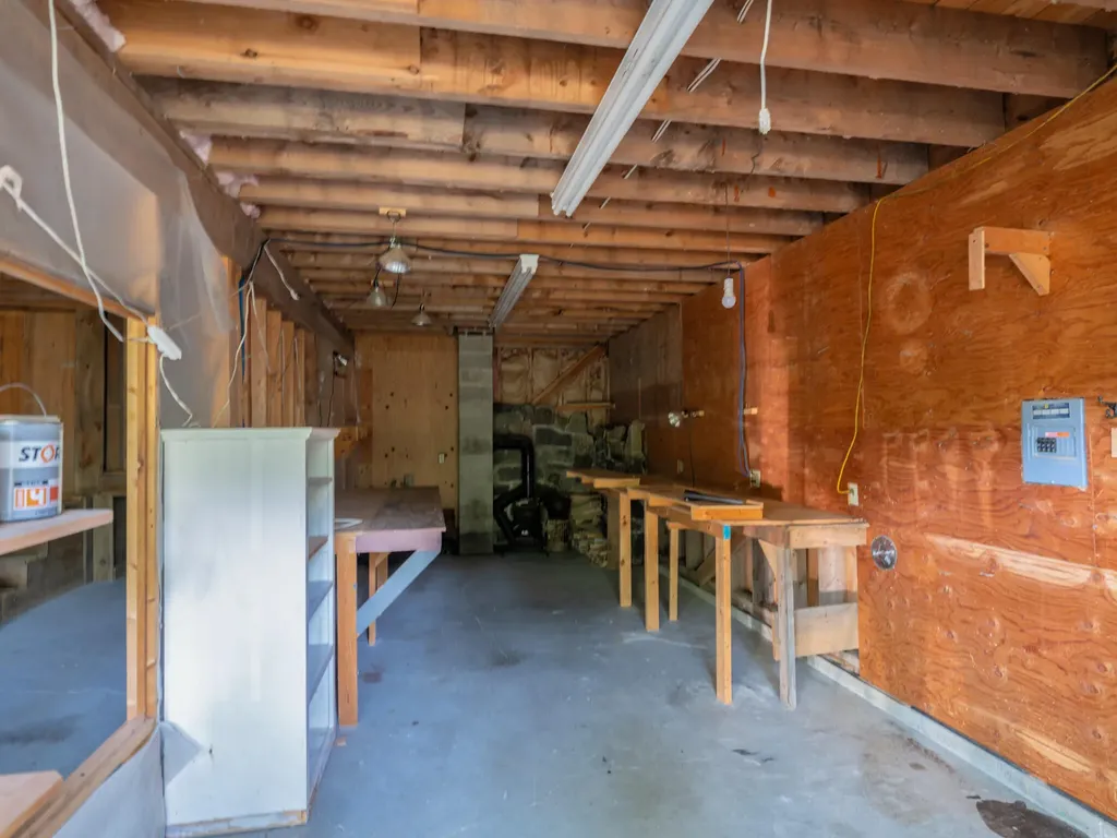 43 Lakeman Lane Thomaston ME 04861