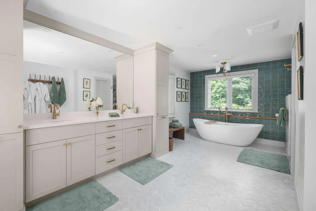 17 Pepperell Way York ME 03909