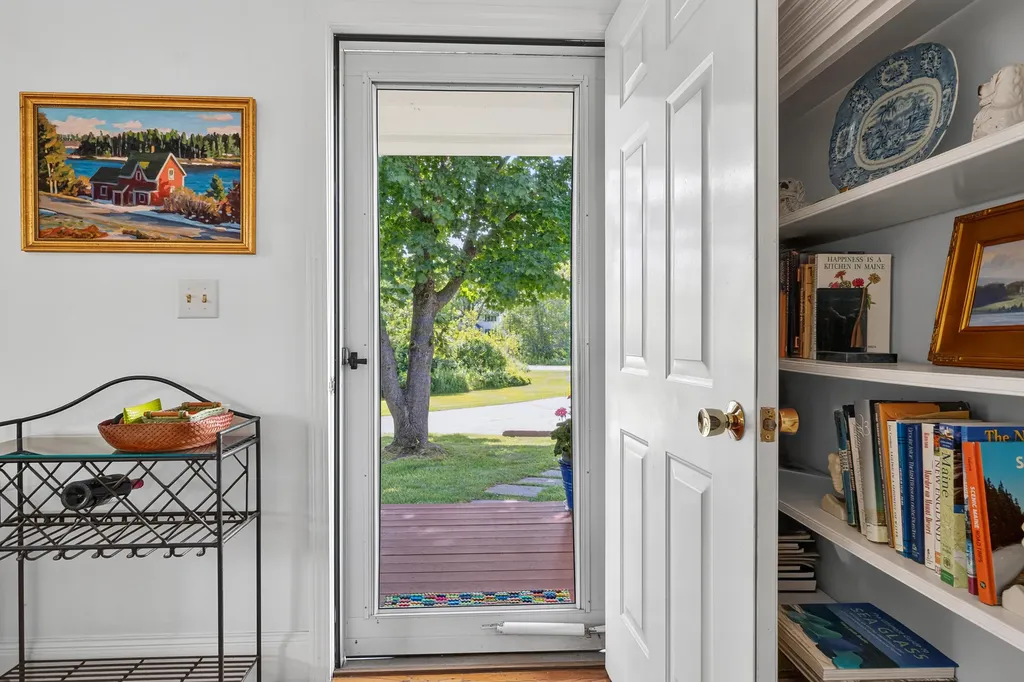 17 Woodside Meadow Road York ME 03909