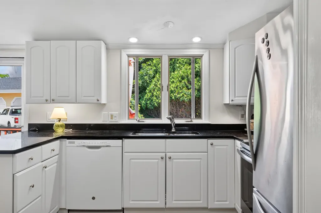 17 Woodside Meadow Road York ME 03909