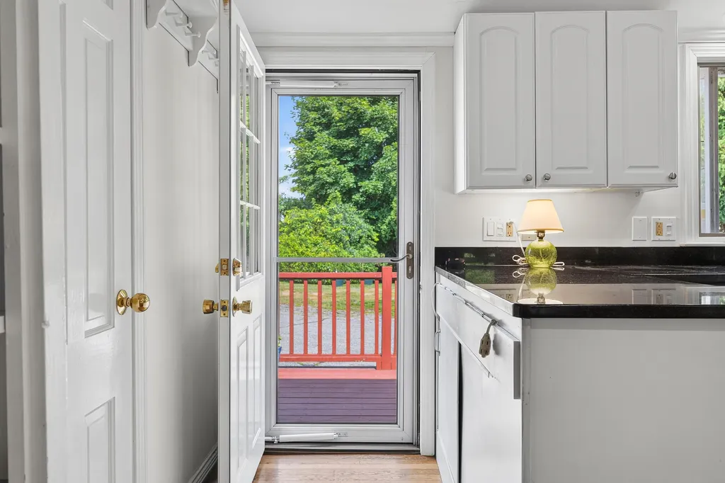 17 Woodside Meadow Road York ME 03909