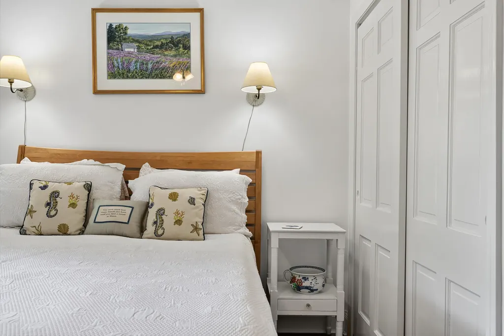 17 Woodside Meadow Road York ME 03909