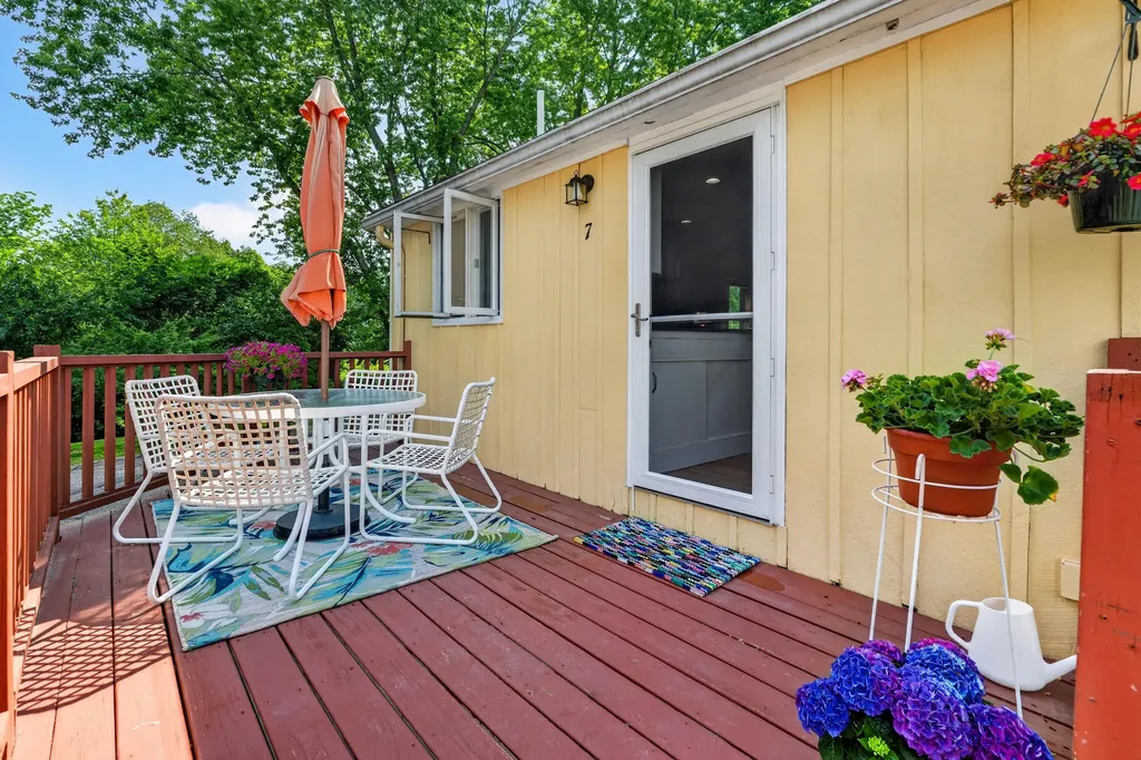17 Woodside Meadow Road York ME 03909