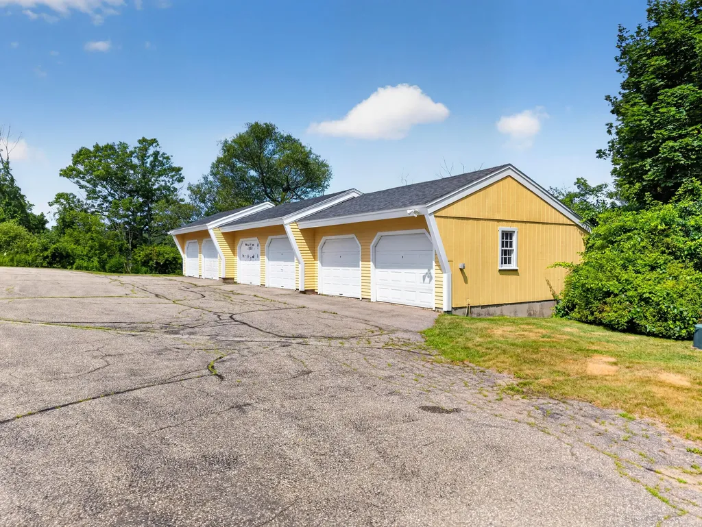 17 Woodside Meadow Road York ME 03909