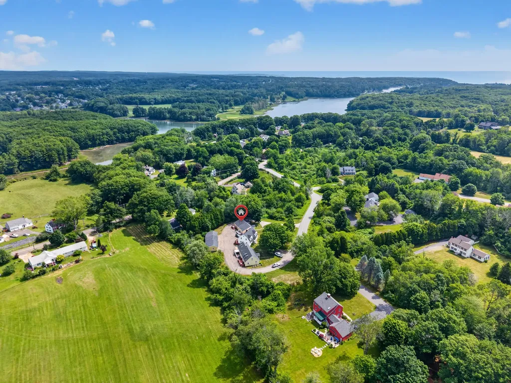 17 Woodside Meadow Road York ME 03909