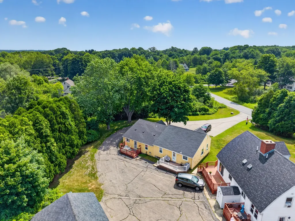 17 Woodside Meadow Road York ME 03909