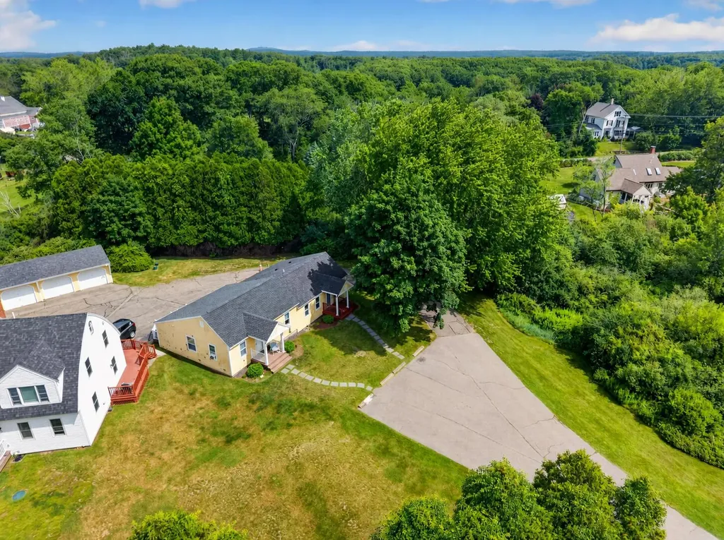 17 Woodside Meadow Road York ME 03909