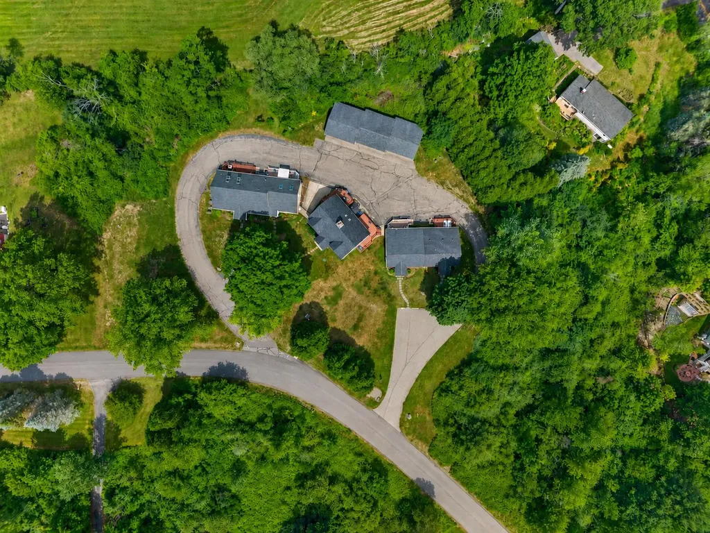17 Woodside Meadow Road York ME 03909