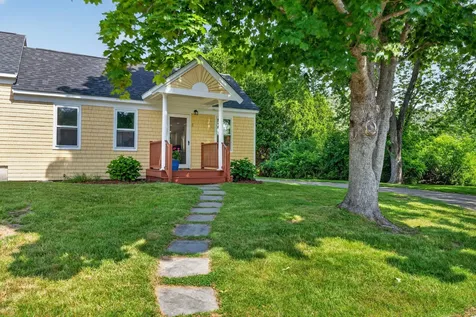 17 Woodside Meadow Road York ME 03909