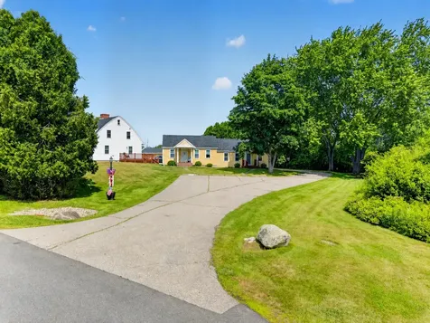17 Woodside Meadow Road York ME 03909