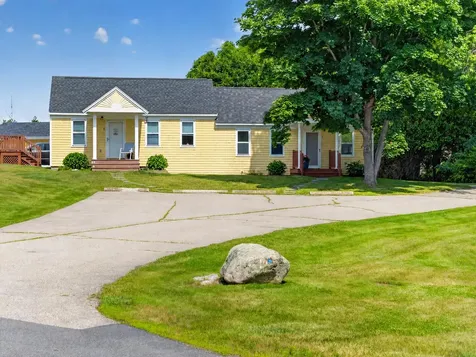 17 Woodside Meadow Road York ME 03909