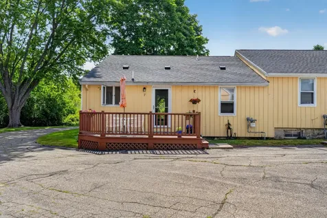 17 Woodside Meadow Road York ME 03909
