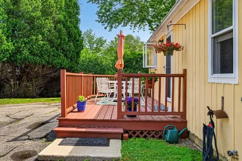 17 Woodside Meadow Road York ME 03909