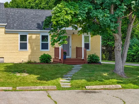 17 Woodside Meadow Road York ME 03909